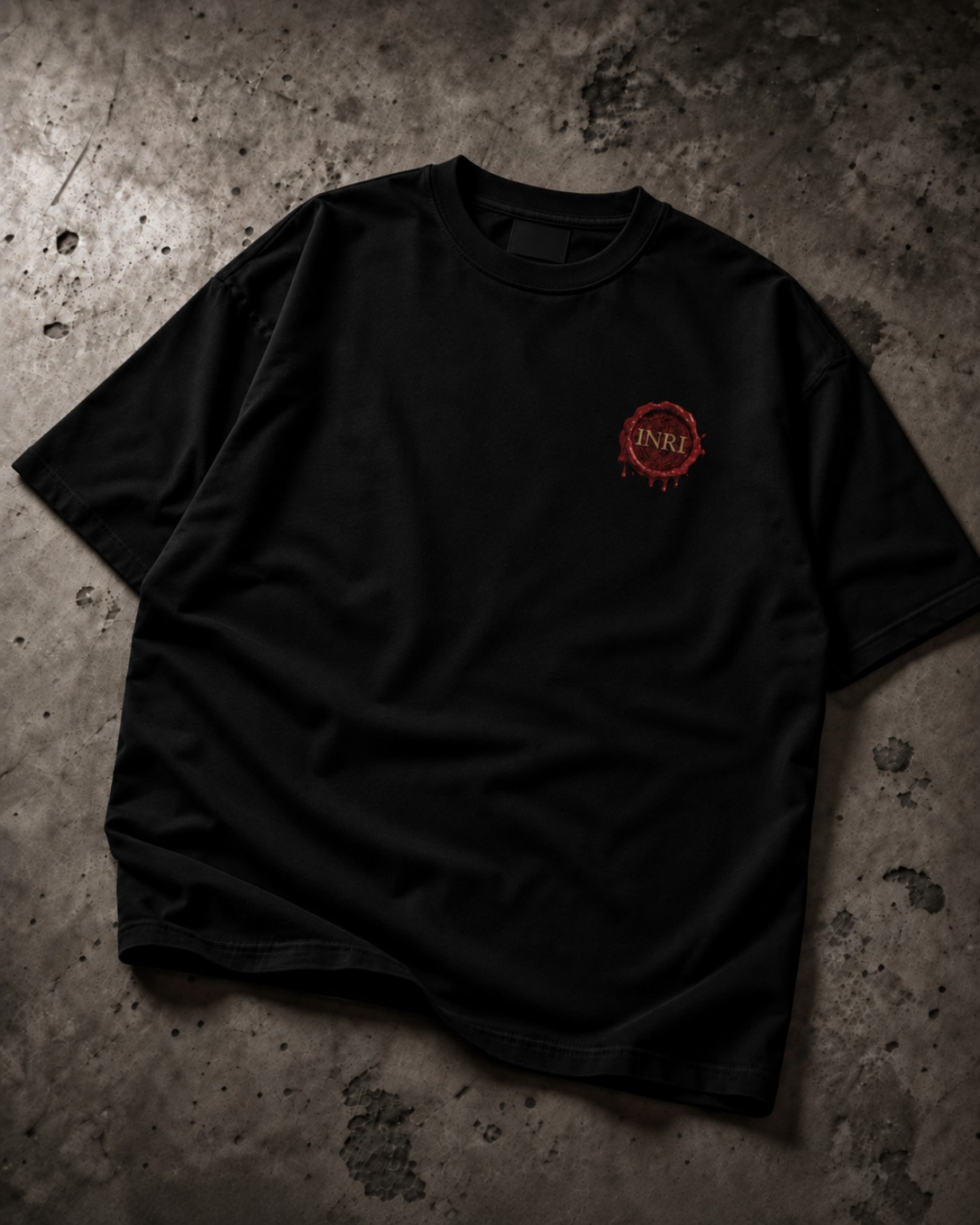 Camiseta preta Os Sete Selos vista pela frente